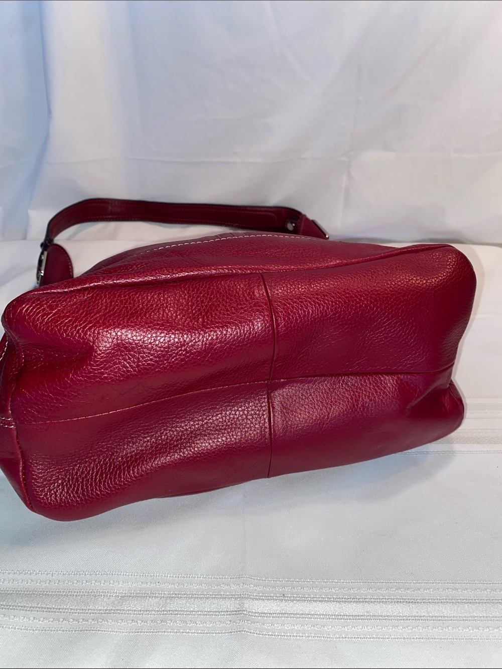 Vintage Tignanello Cherry Red Pebbled Leather Shoulder Bag - Picture 3 of 7